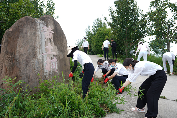 “助力鄉(xiāng)村振興，踐行艱苦奮斗” 將新員工黨性教育活動搬到對口幫扶村2.jpg